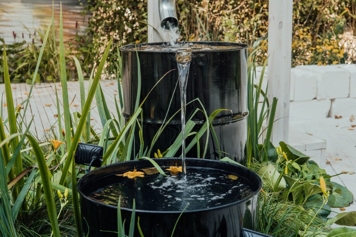 Regenpijp afkoppelen regenwater opvangen en infiltreren in de tuin